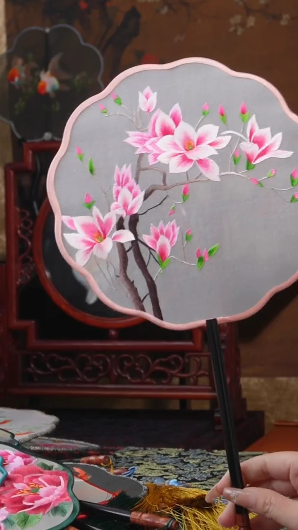 刺绣绣花团扇非遗