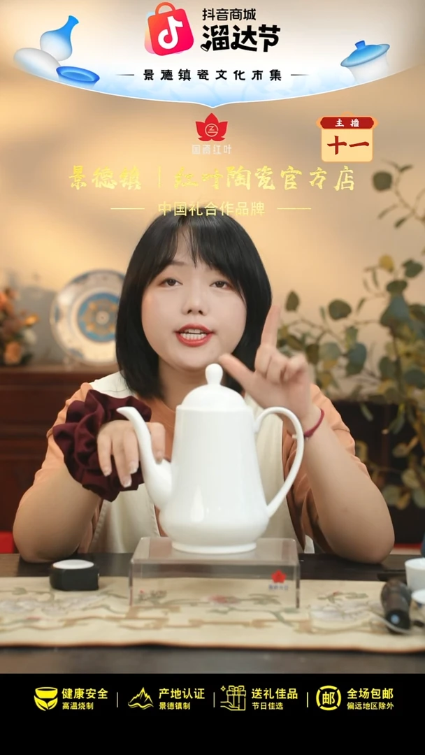 1个微瑕白胎古典大咖啡壶（带盖）（无底款