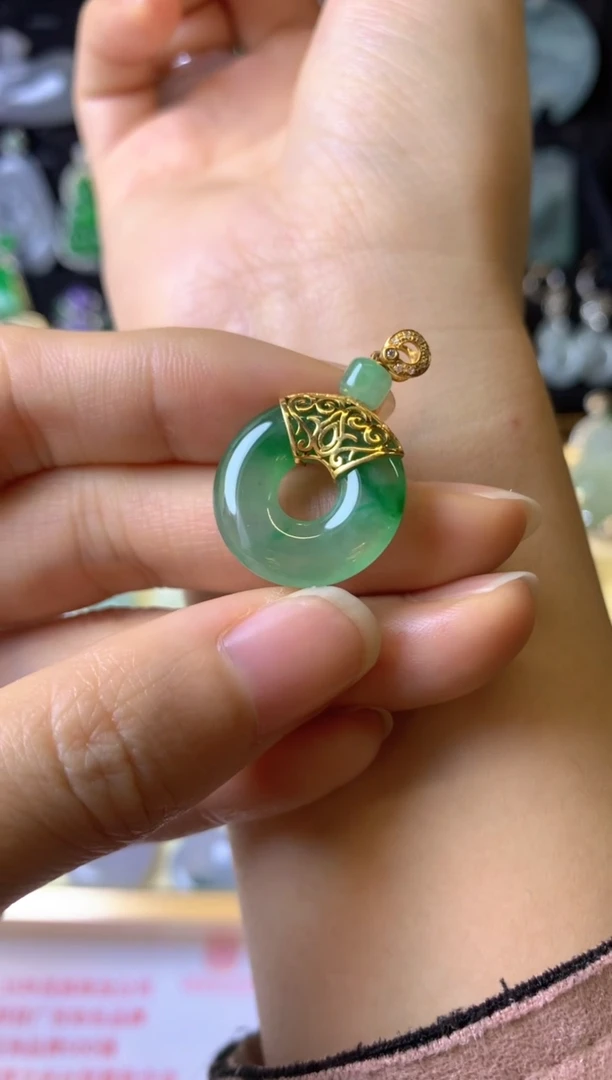 【闪购商品】翡翠颈饰18K金镶嵌成品吊坠