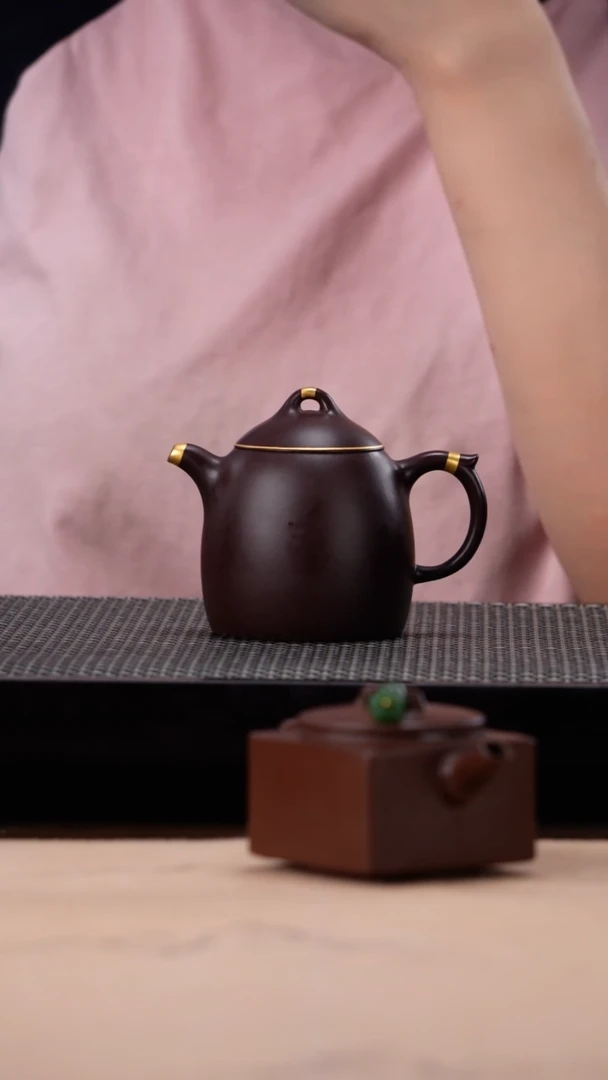 茶壶紫砂四号井茄皮紫泥描金秦权150cc
