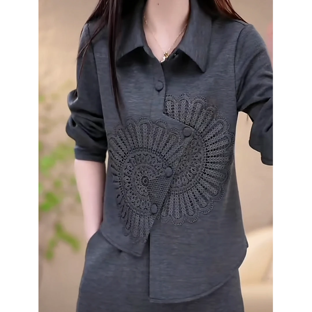 2025绣花雕刻气质百搭春款爆款翻领显瘦套裤两件套