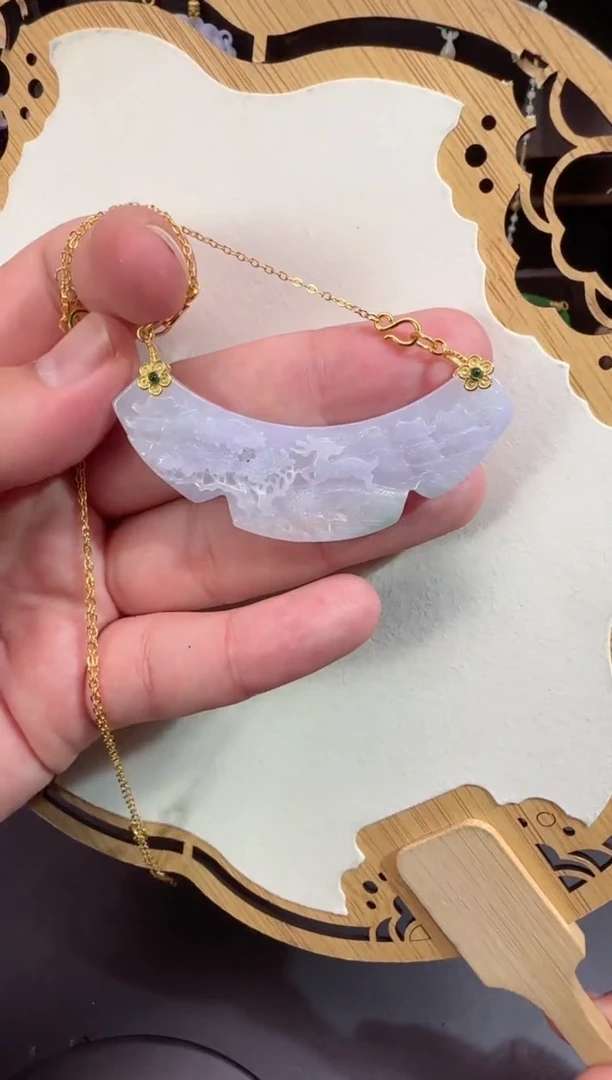 【闪购商品】翡翠颈饰未镶嵌牌子
