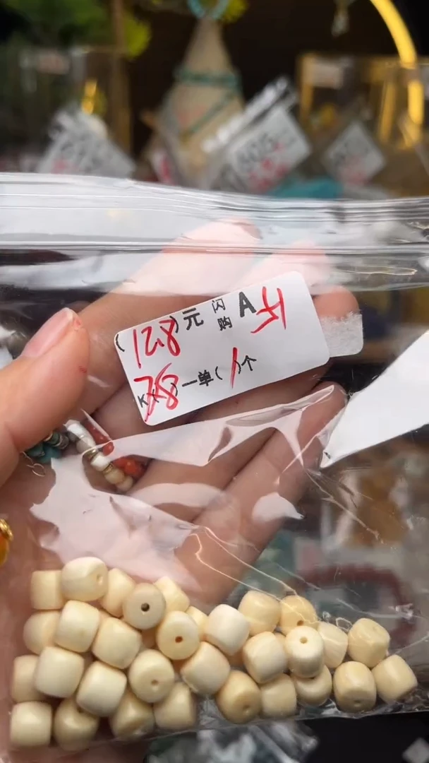 未镶嵌琥珀珠宝奇石A51