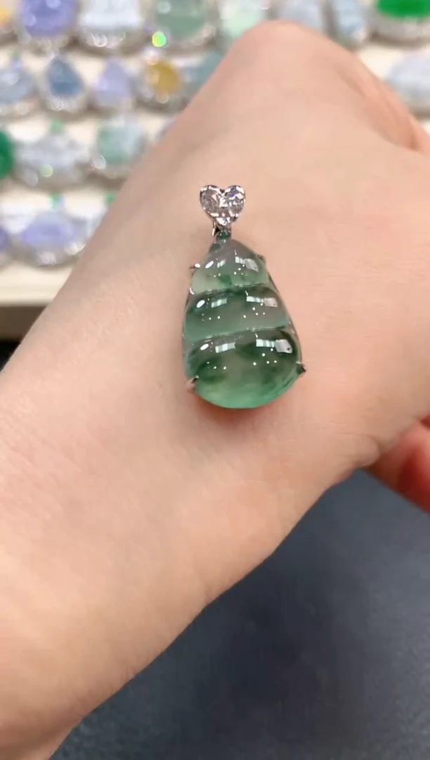 【闪购商品】翡翠吊坠(不含链)18K金镶嵌n11