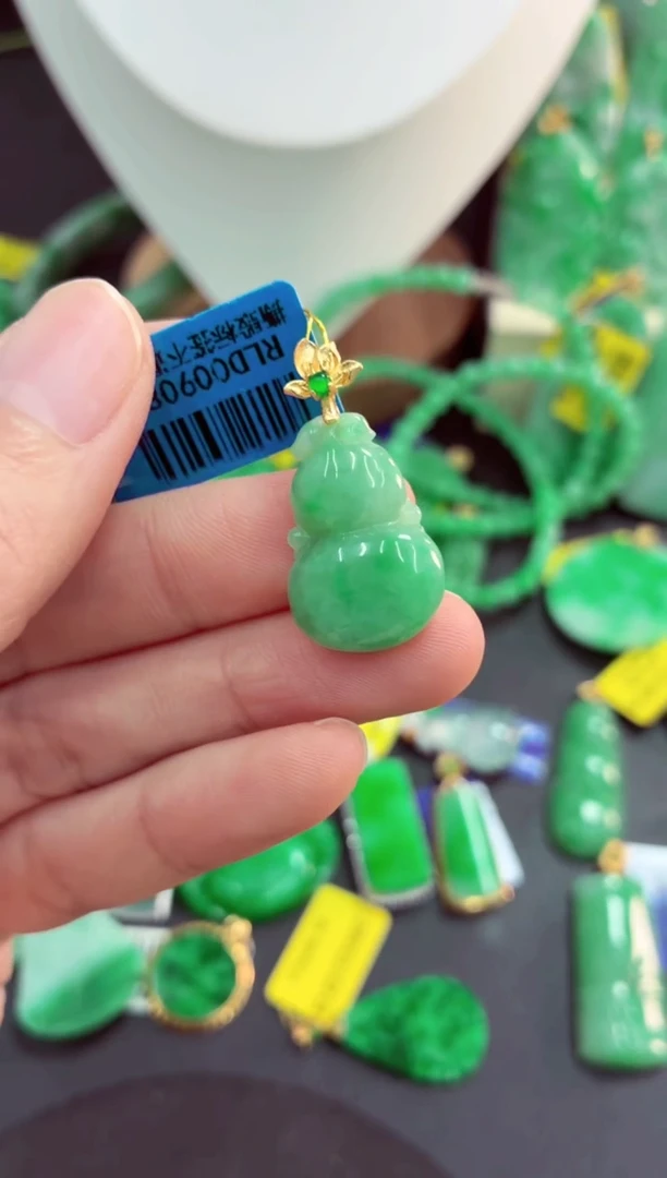吊坠(不含链)未镶嵌翡翠天然缅甸翡翠A货