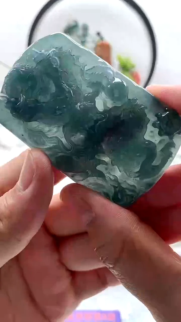 翡翠未镶嵌颈饰龙牌