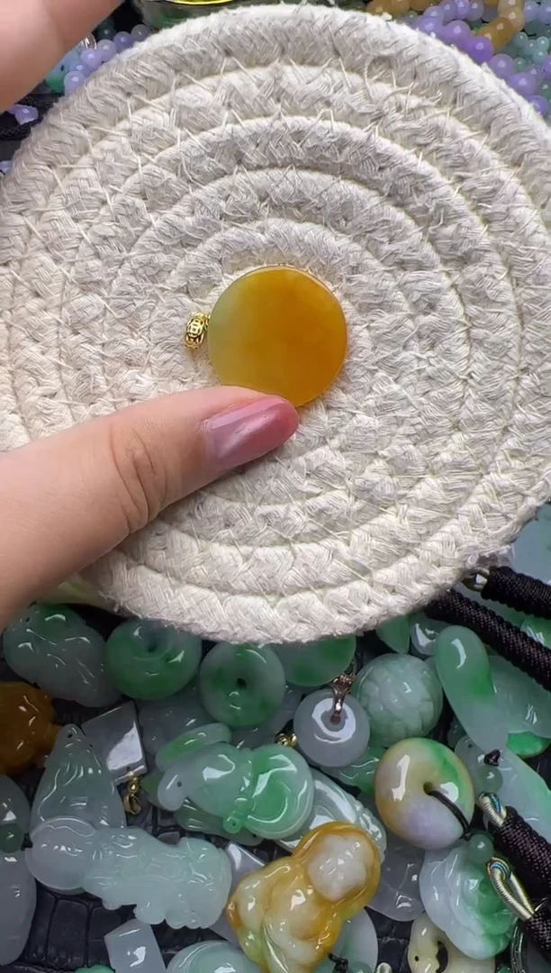 颈饰未镶嵌翡翠天然缅甸翡翠吊坠