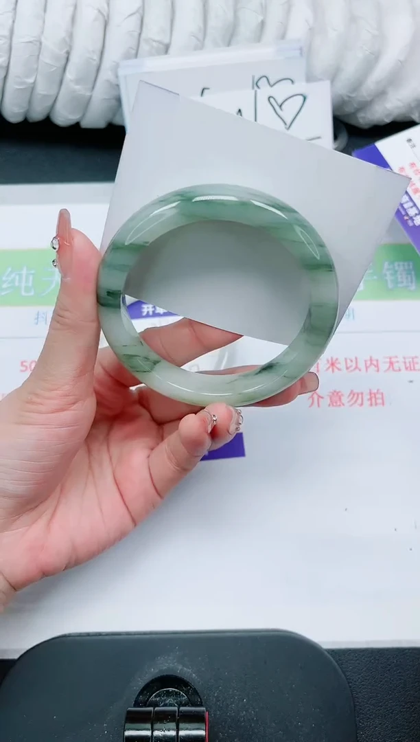 【闪购商品】石英质玉手镯未镶嵌285