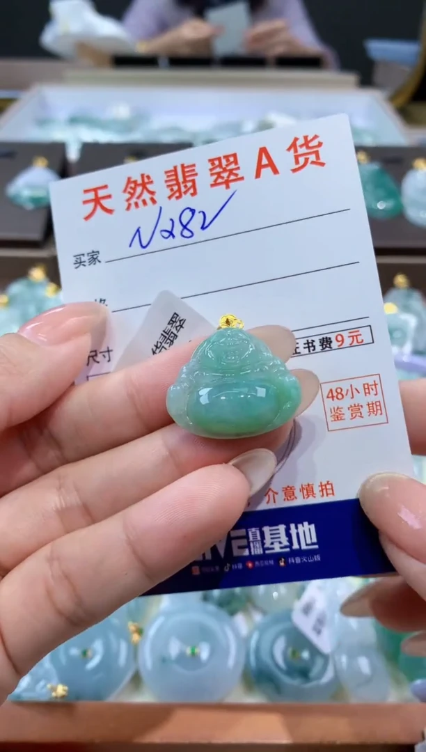 颈饰18K金镶嵌翡翠天然缅甸翡翠A货挂件