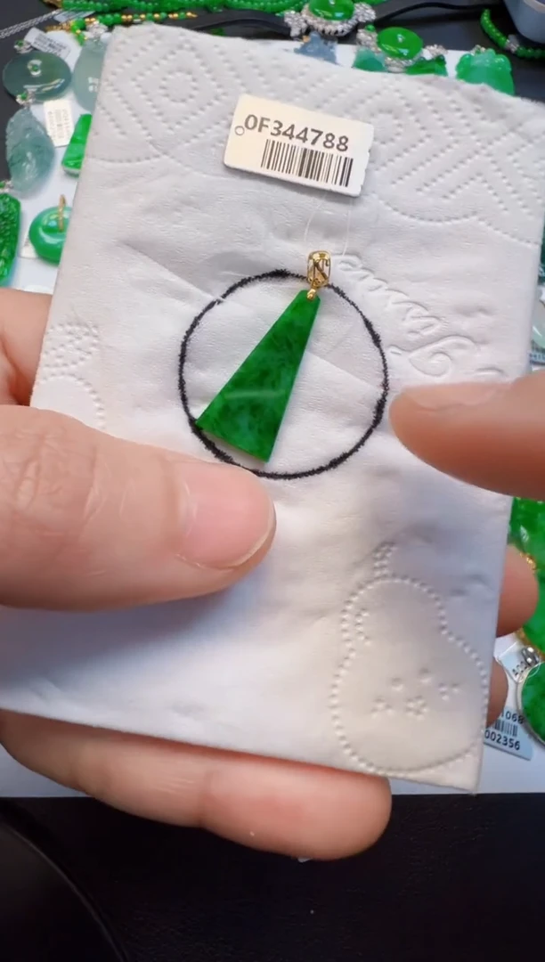 【闪购商品】翡翠吊坠(不含链)18K金镶嵌380