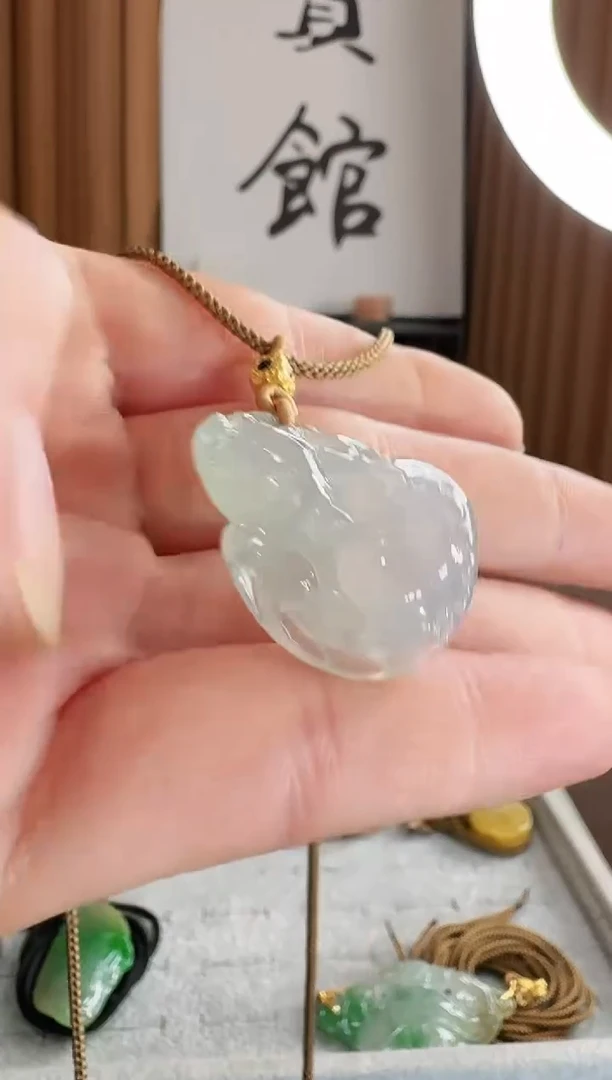 翡翠未镶嵌颈饰吊坠