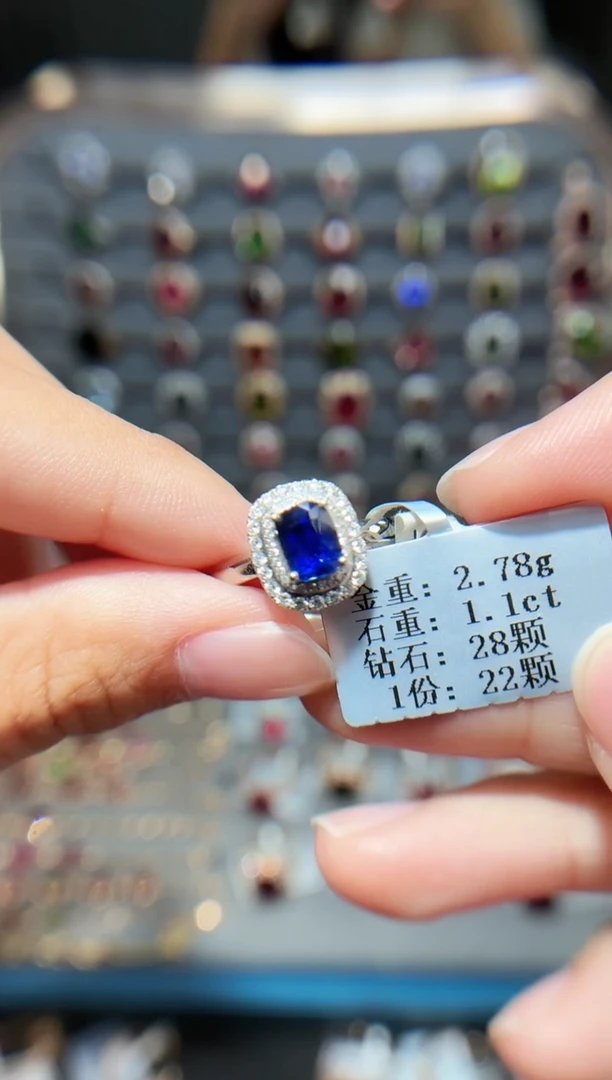 戒指蓝宝石18K金镶嵌1.1..