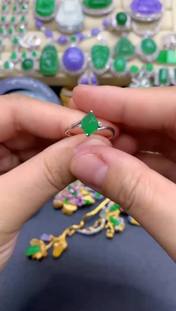 18K金镶嵌戒指翡翠281-中国好珍宝