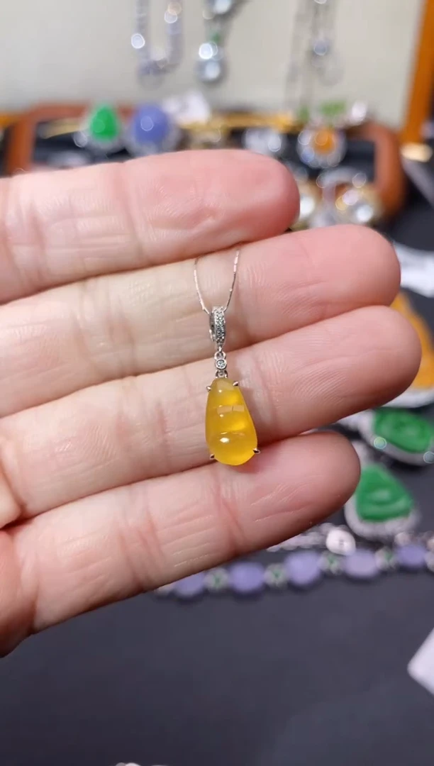 【闪购商品】翡翠吊坠(不含链)18K金镶嵌吊坠