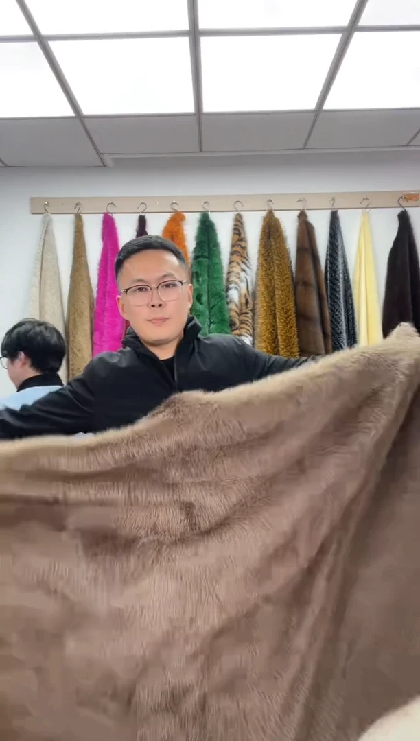 聚酯纤维浅咖狐狸毛 牛奶绒 1.8*1