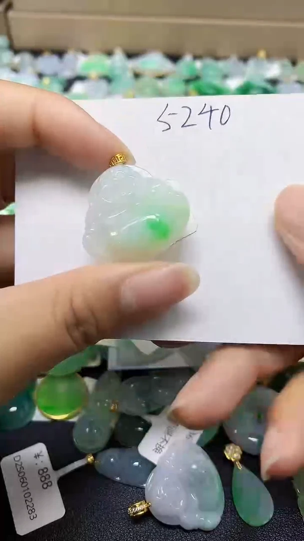 翡翠18K金镶嵌颈饰 天然缅甸翡翠A货