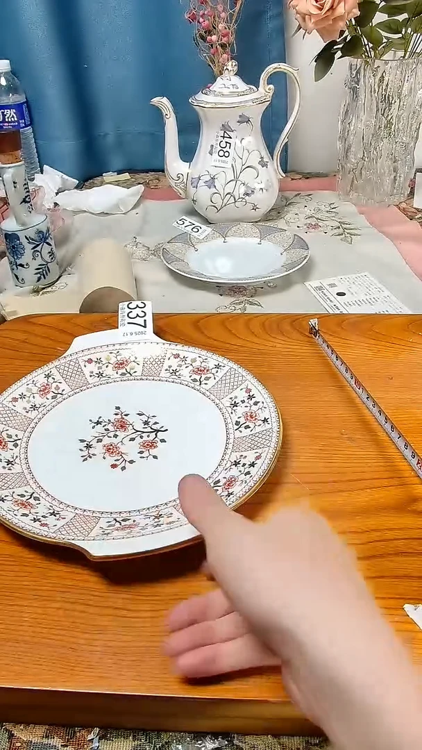 瓷器是**鸭小淼海外陶瓷工艺品