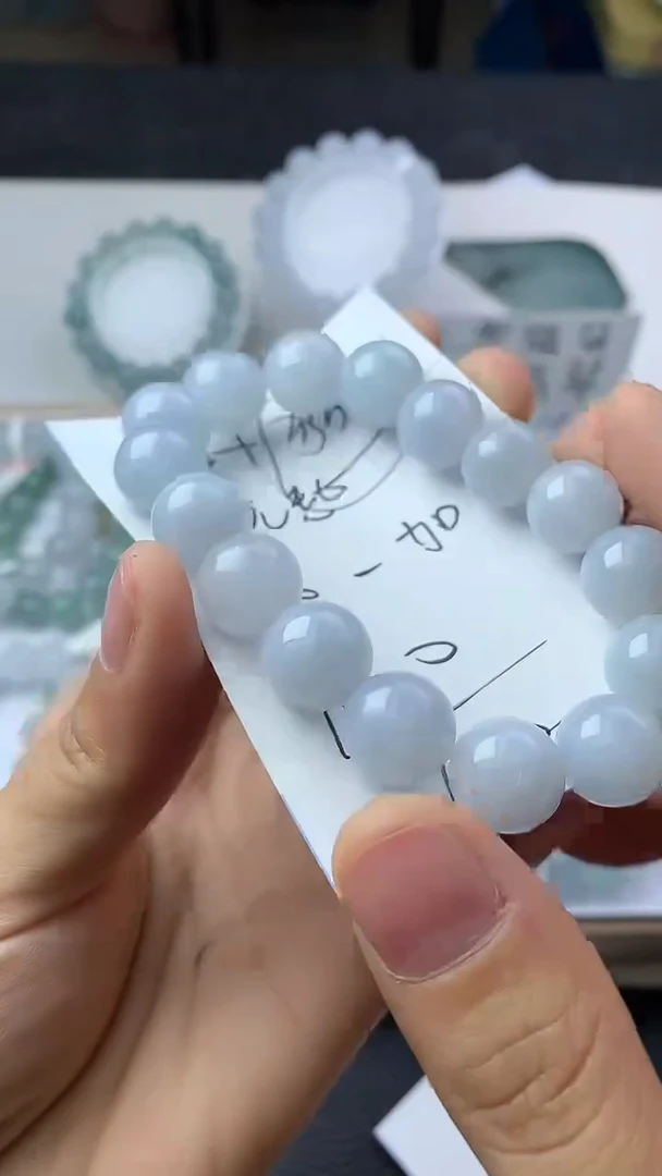 翡翠未镶嵌颈饰珠子