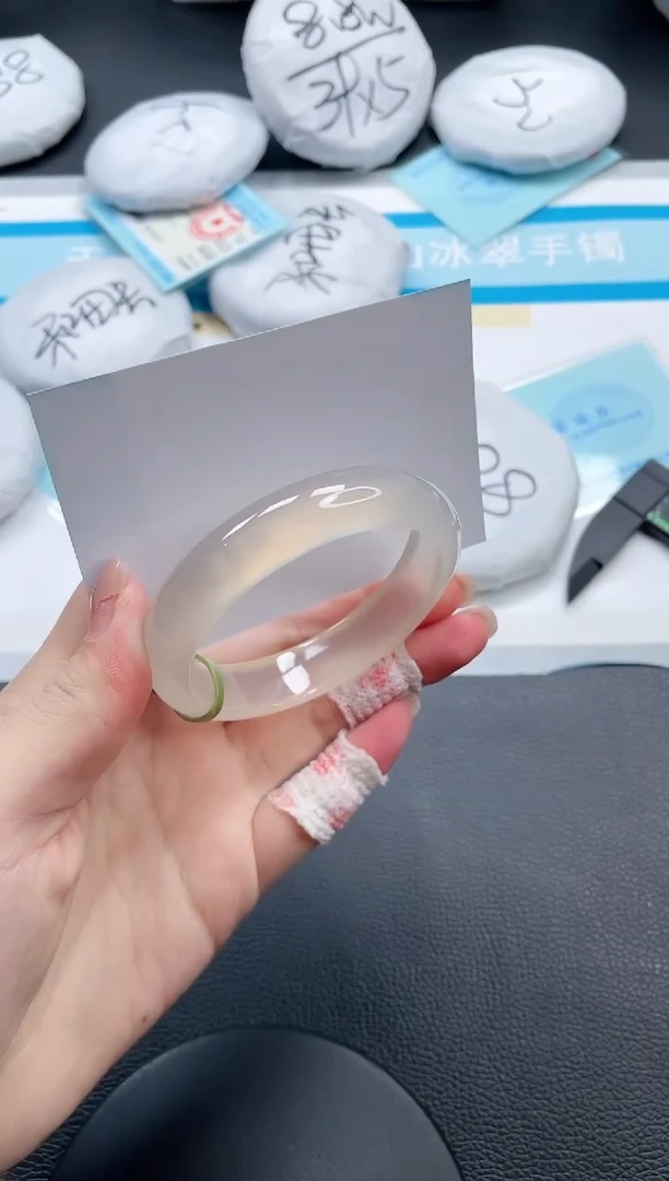 石英质玉手镯未镶嵌12V311-55
