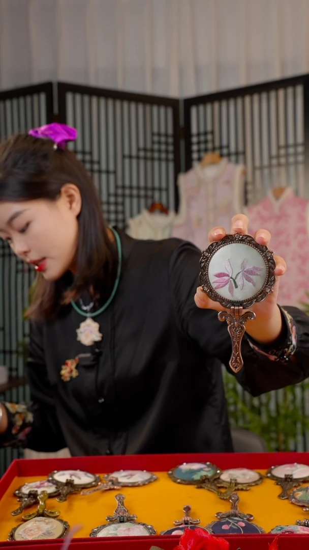 刺绣五**道非遗苏绣手工饰品