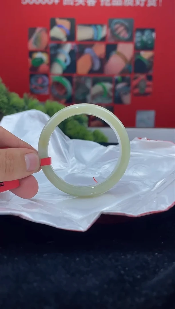 翡翠手镯未镶嵌手镯3