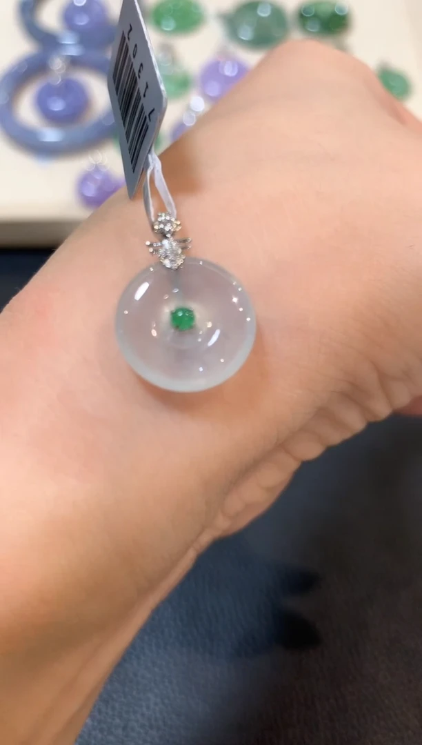 翡翠18K金镶嵌吊坠(不含链)b13  多样性一件发货不退换