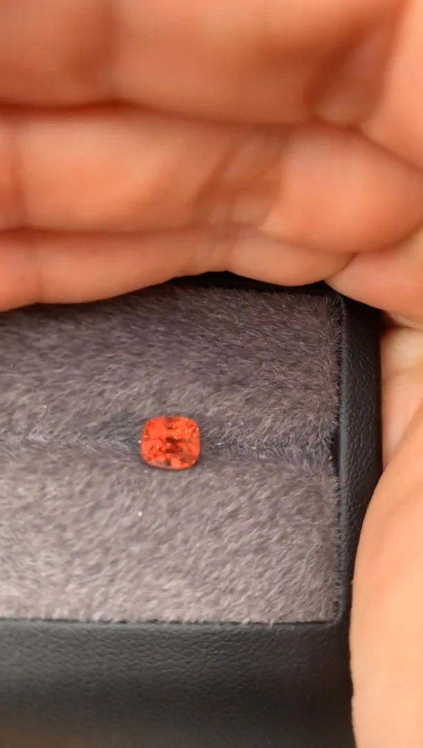 未镶嵌裸石定制尖晶石枕型 橙色调 1.42ct