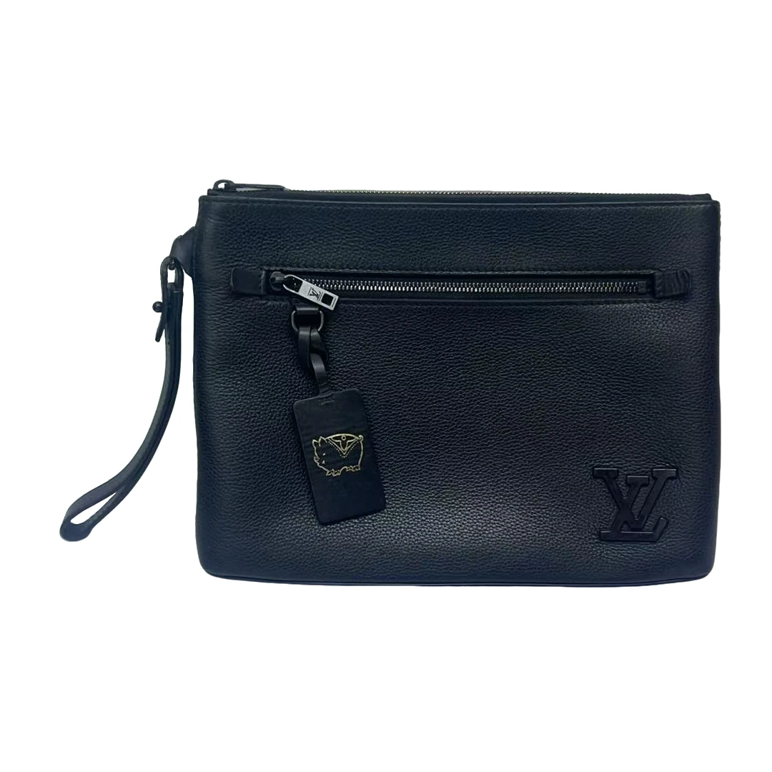 95新 LouisVuitton/路易威登 lv经典全皮黑色芯片手拿包（172）