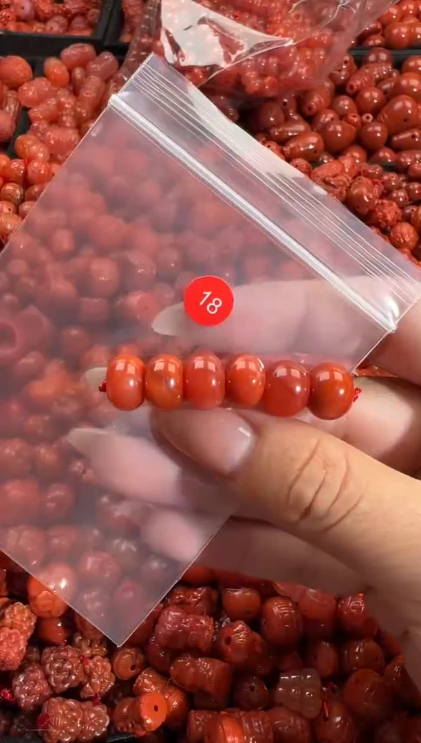 颈饰未镶嵌南红玛瑙1