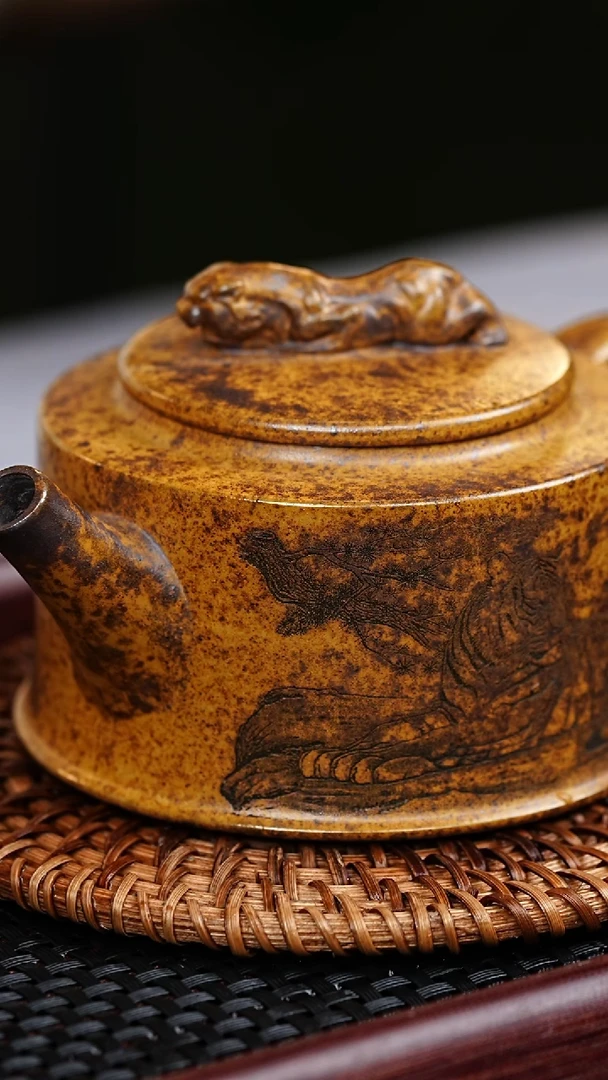 宜兴手工紫砂作品 柴烧 卧虎藏龙