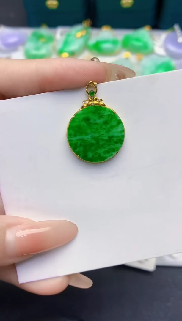 颈饰18K金镶嵌翡翠缅甸天然翡翠A货