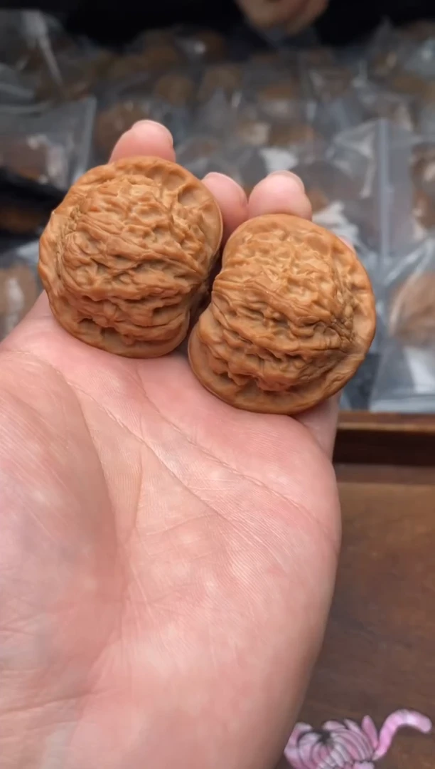 【闪购商品】文玩核桃把件G33号42尺红狮子