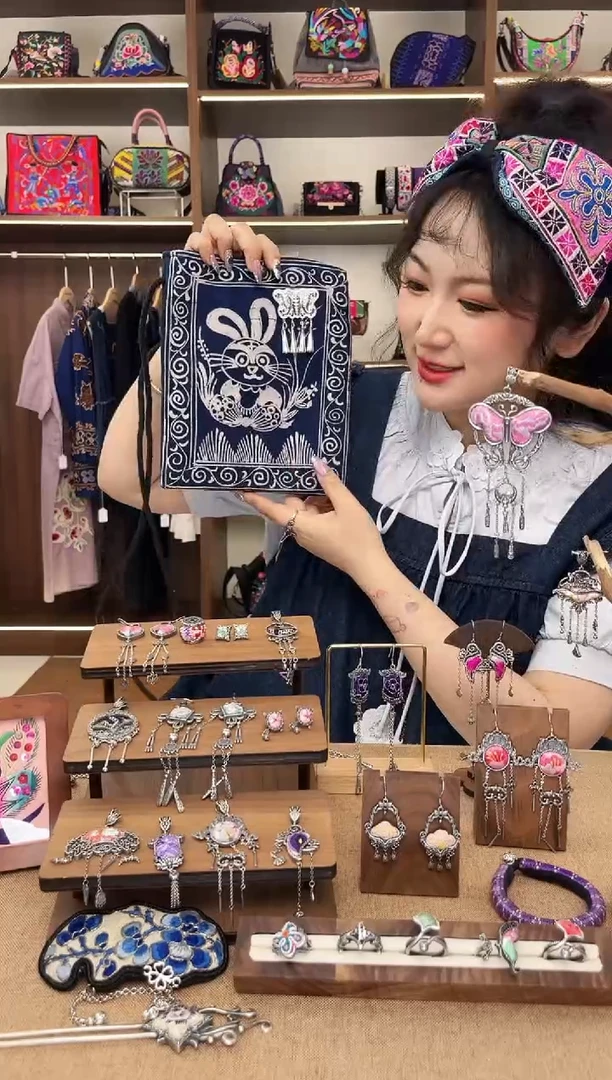 织绣A08 黔东南苗族刺绣兔