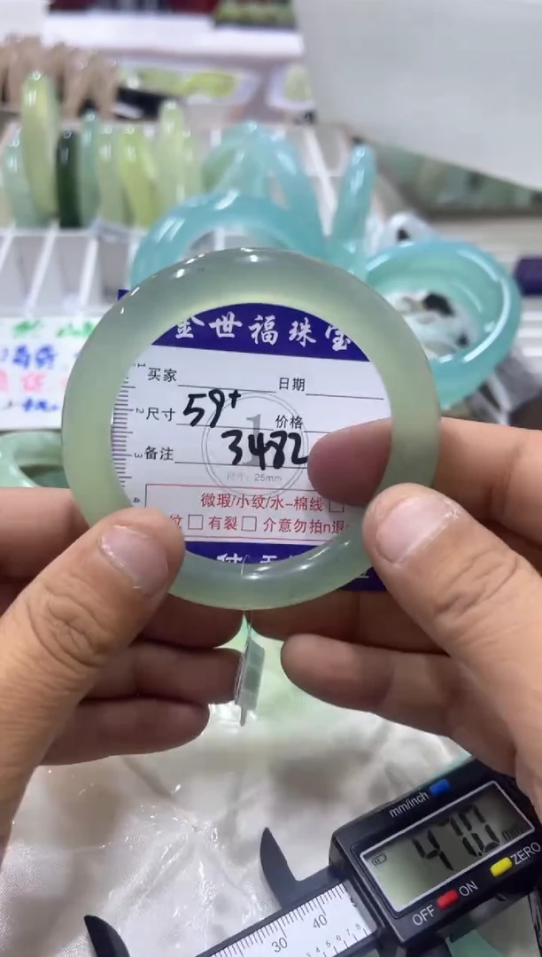 未镶嵌蛇纹石玉手镯1