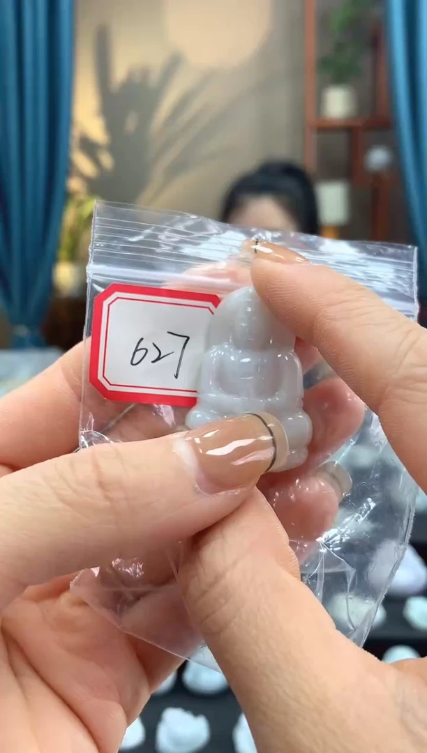 翡翠未镶嵌颈饰观音627