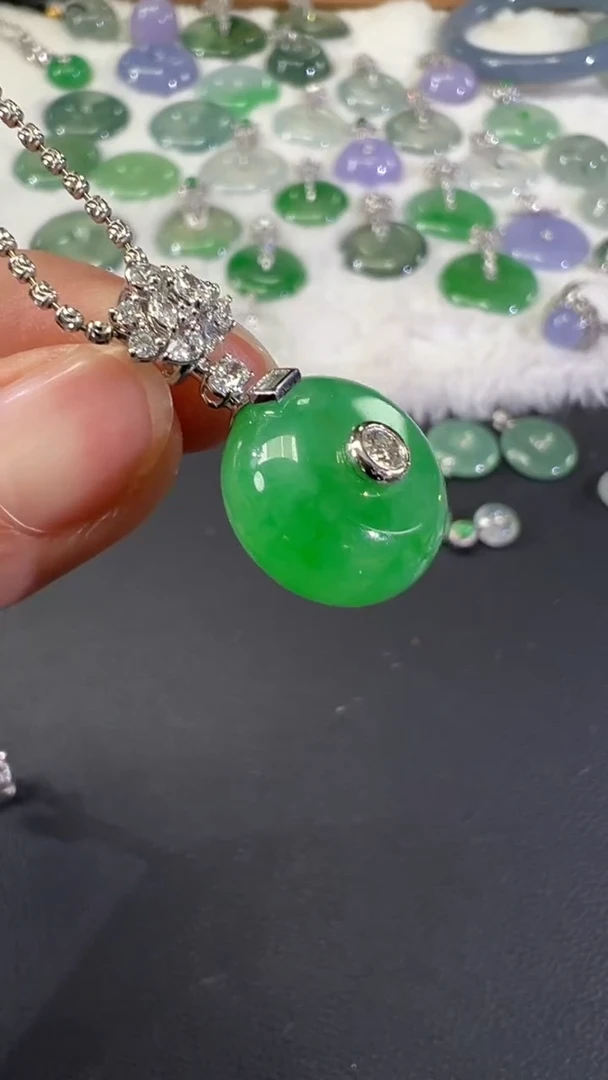 吊坠(不含链)18K金镶嵌翡翠朱*A690|58000