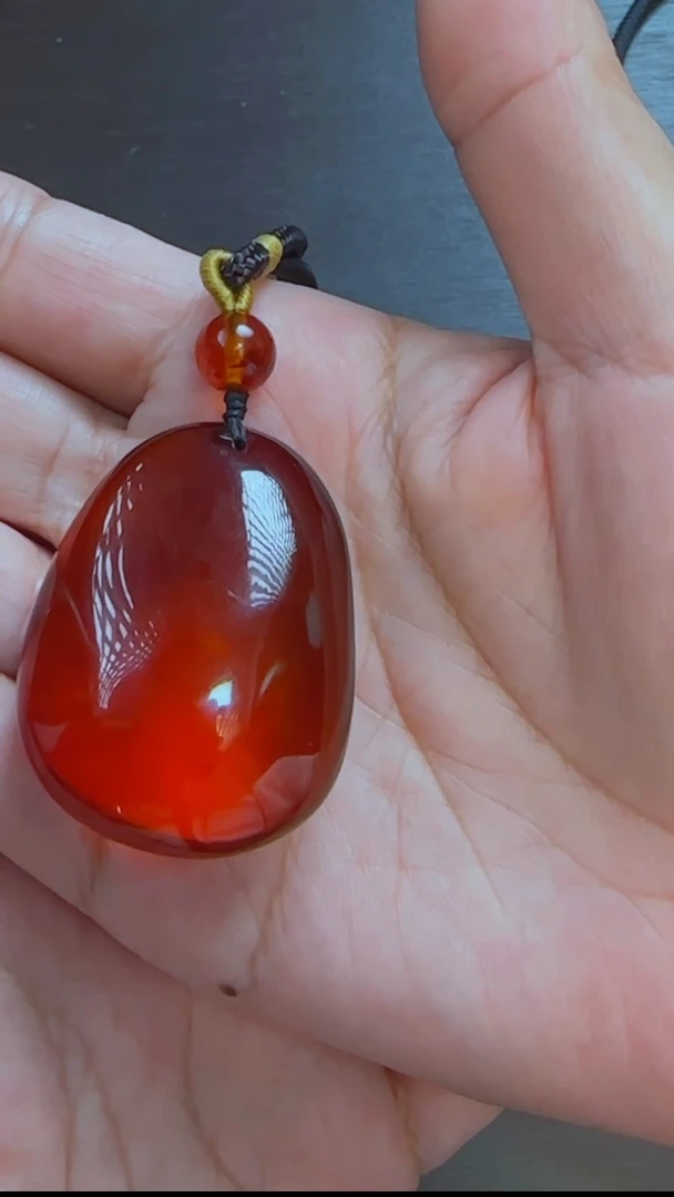 琥珀颈饰未镶嵌血珀水滴吊坠