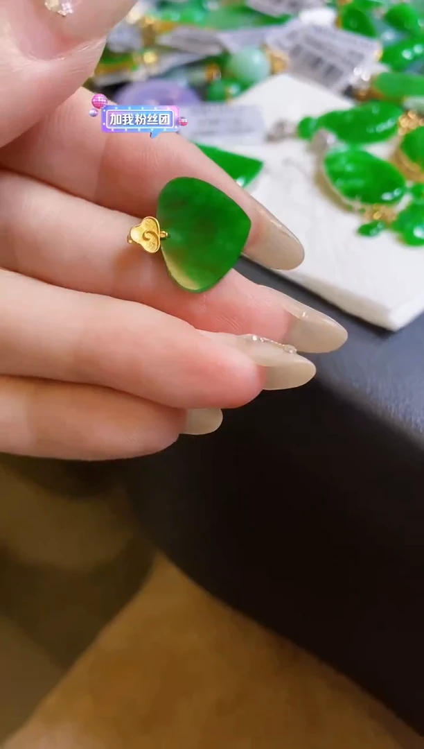 【闪购商品】翡翠颈饰18K金镶嵌爱心