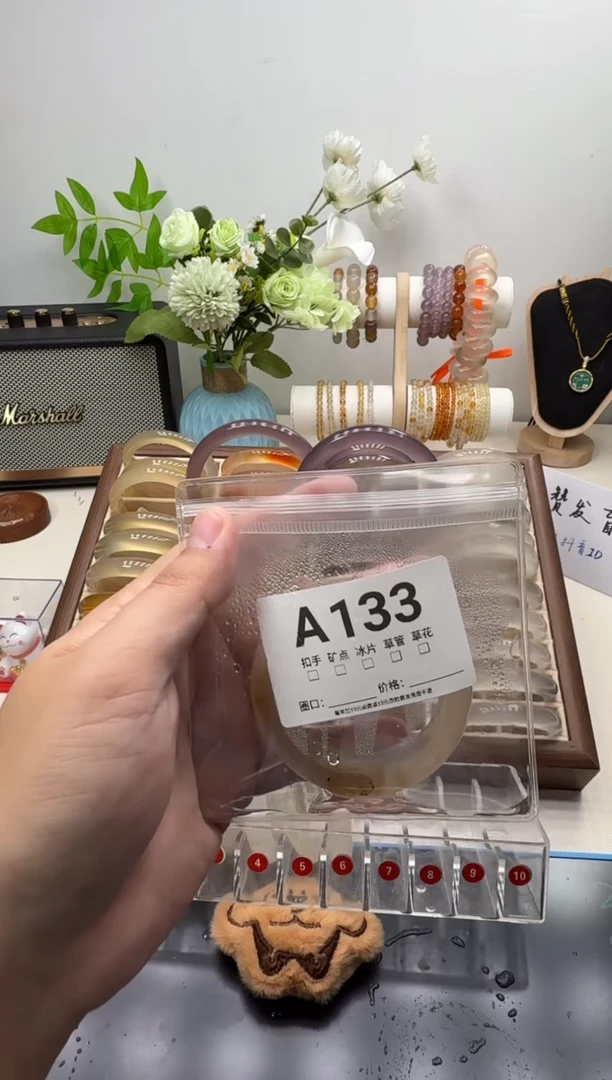 玛瑙/玉髓手镯未镶嵌花*玉镯