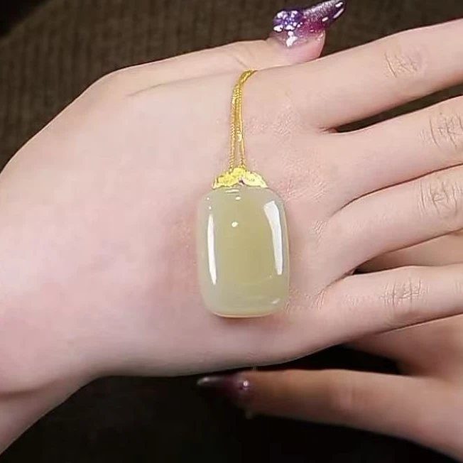 【小池专属】18K和田玉面包牌吊坠 32*23*11 XZC7967