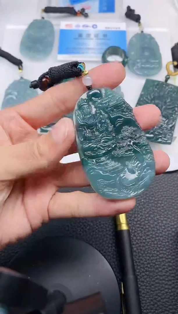 颈饰未镶嵌翡翠
