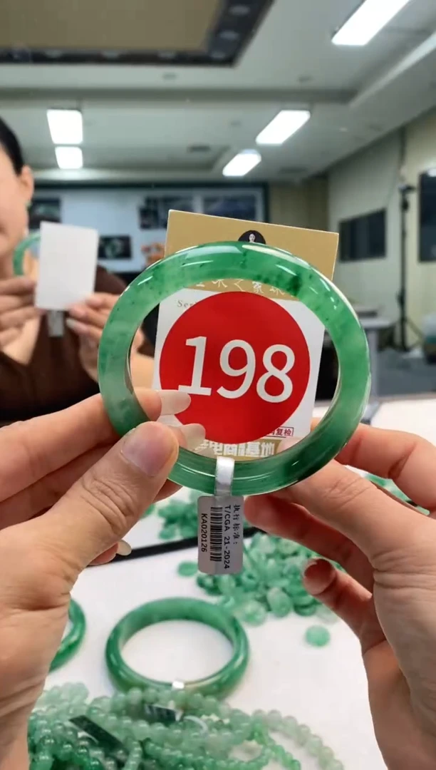 未镶嵌手镯石英质玉57+198