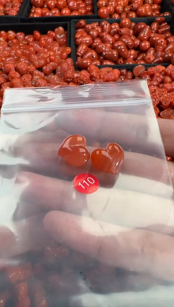 颈饰未镶嵌南红玛瑙1