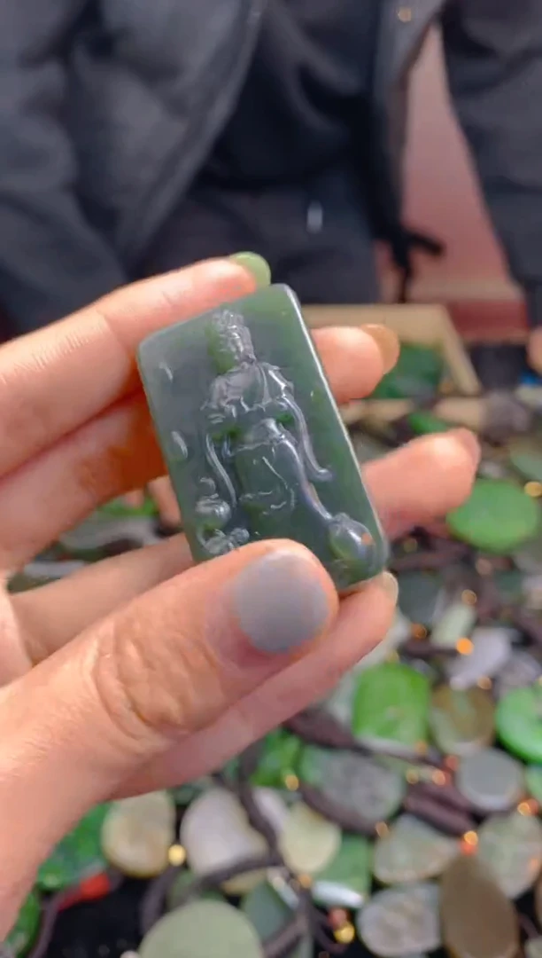 颈饰未镶嵌和田玉1