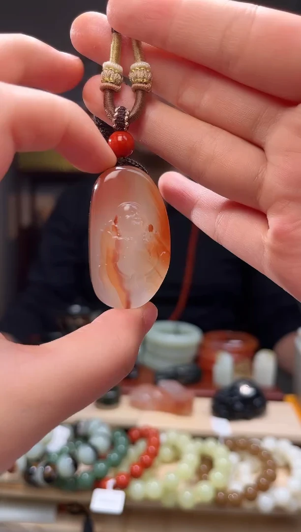 颈饰未镶嵌南红玛瑙吊坠