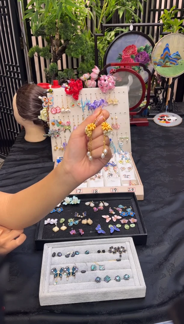 织绣火***虾非遗苏绣饰品