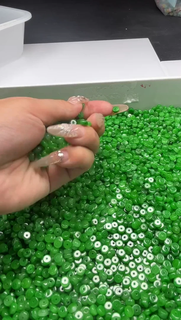 翡翠未镶嵌颈饰w1700辣绿翡算盘6*3mm*30颗