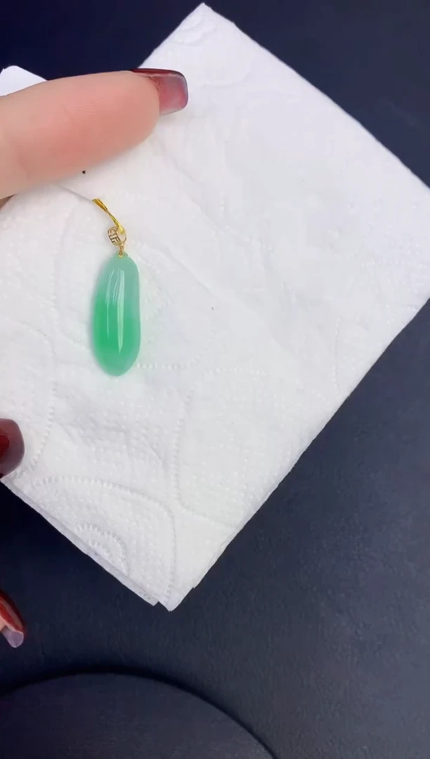 颈饰18K金镶嵌翡翠缅甸天然翡翠a货