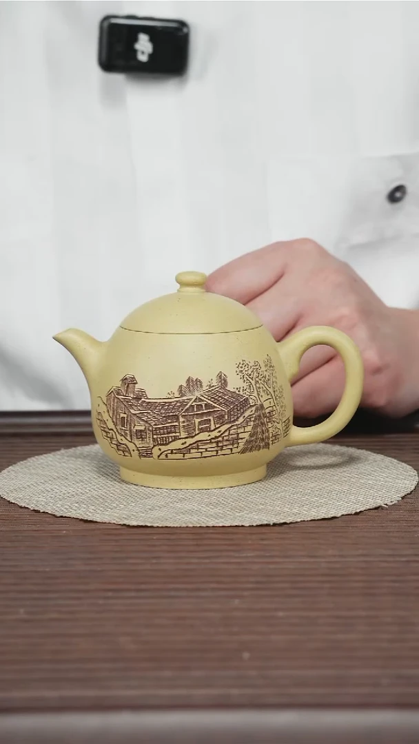 茶壶紫砂本绿 古韵
