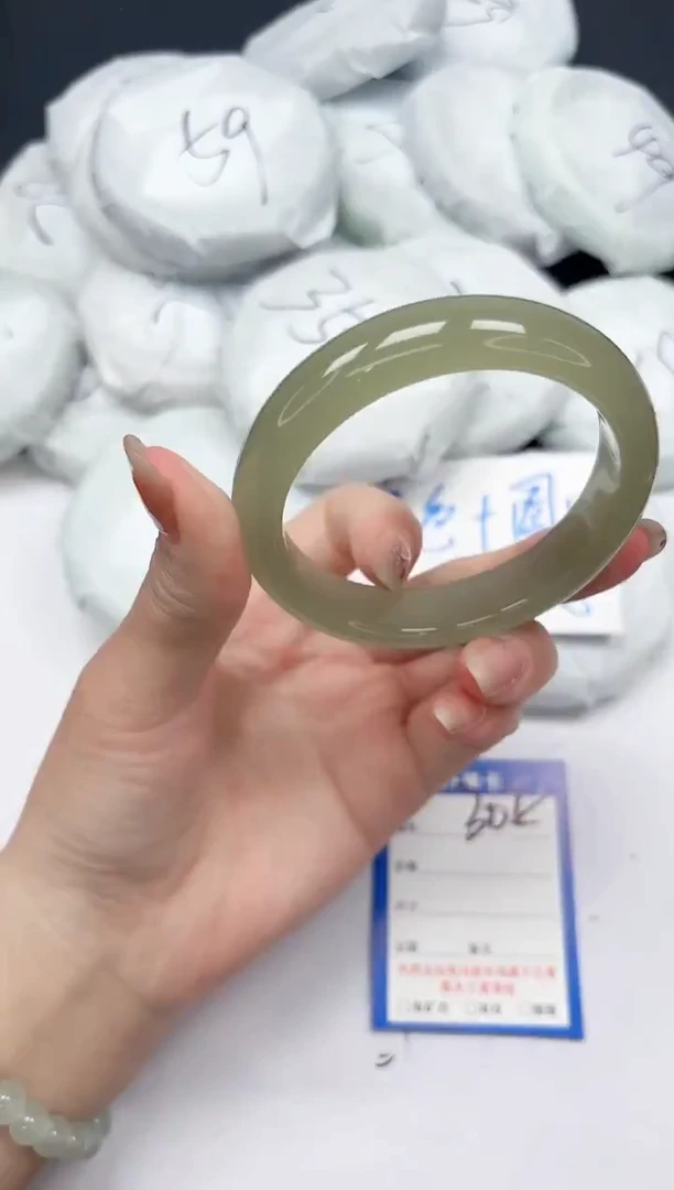 未镶嵌手镯石英质玉305/58.8